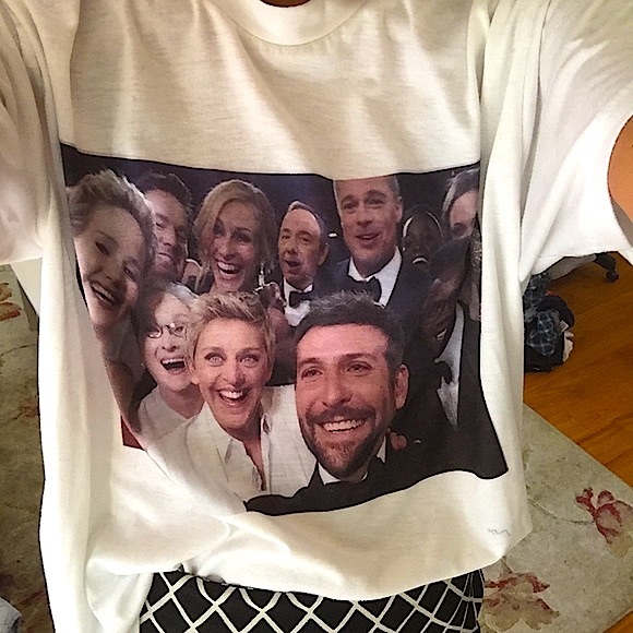 Oscar group celeb selfie tee! Size small-fits big - Picture 1 of 4